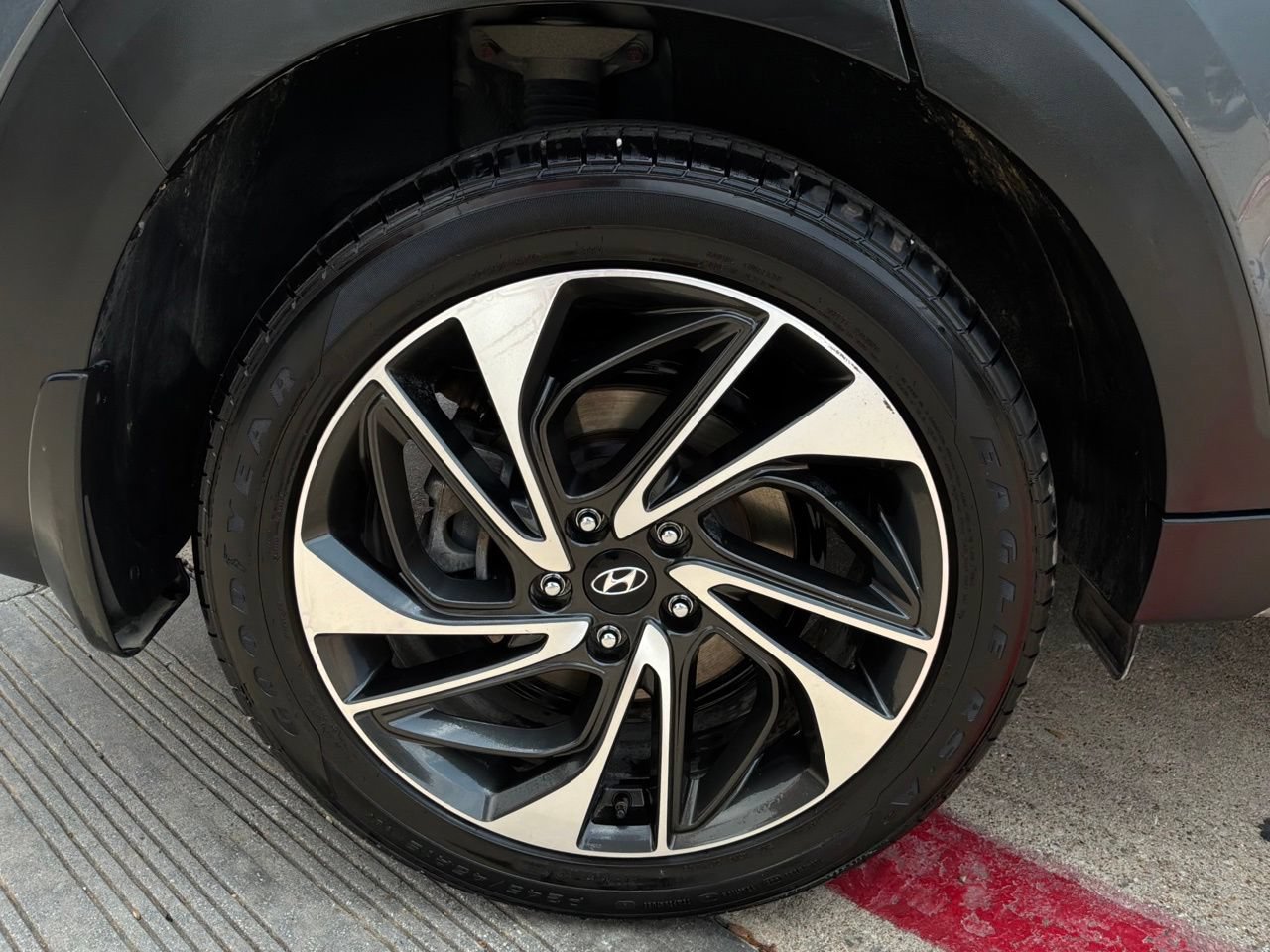 Used 2019 Hyundai Tucson Sport FWD image 9