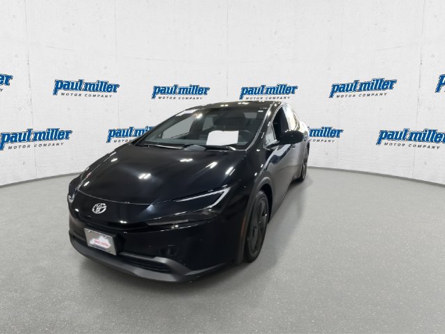 Used 2025 Toyota Prius LE FWD image 4