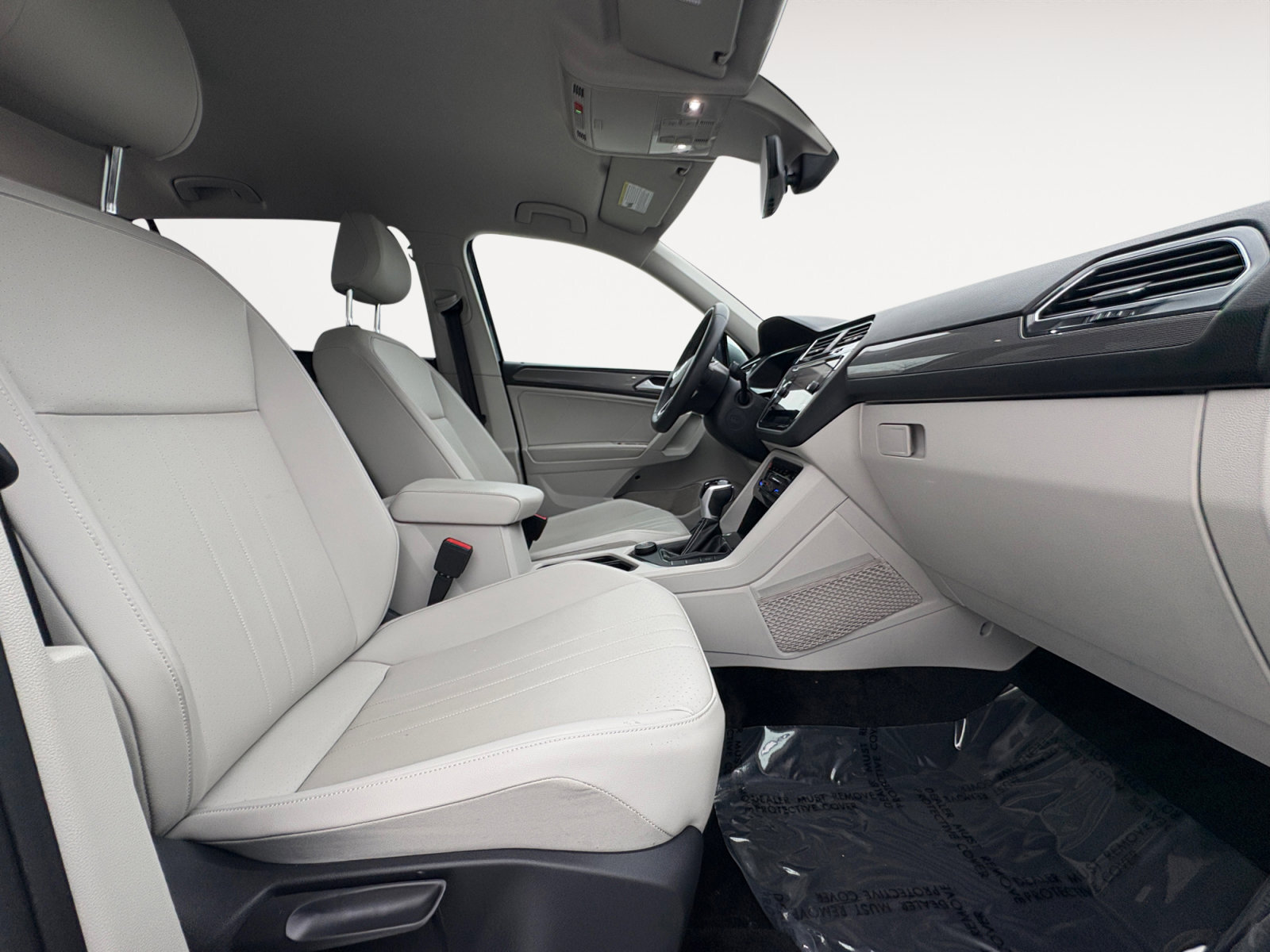 Used 2022 Volkswagen Tiguan SE image 9