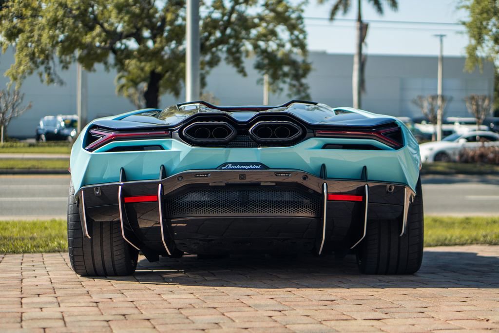 Used 2025 Lamborghini Revuelto image 5