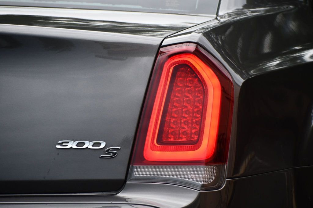 Used 2019 Chrysler 300 S image 11