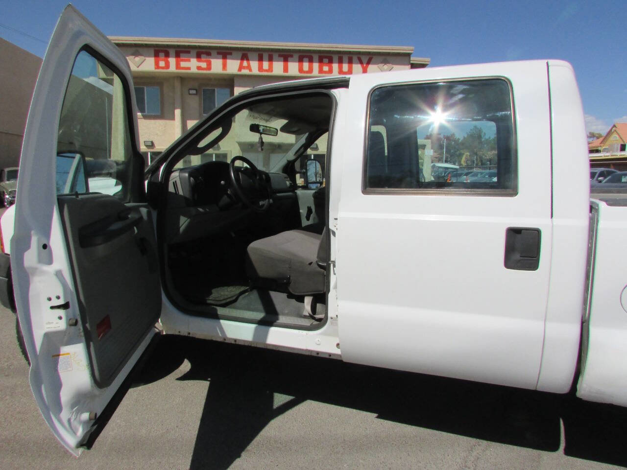 Used 2006 Ford F250 Lariat image 11