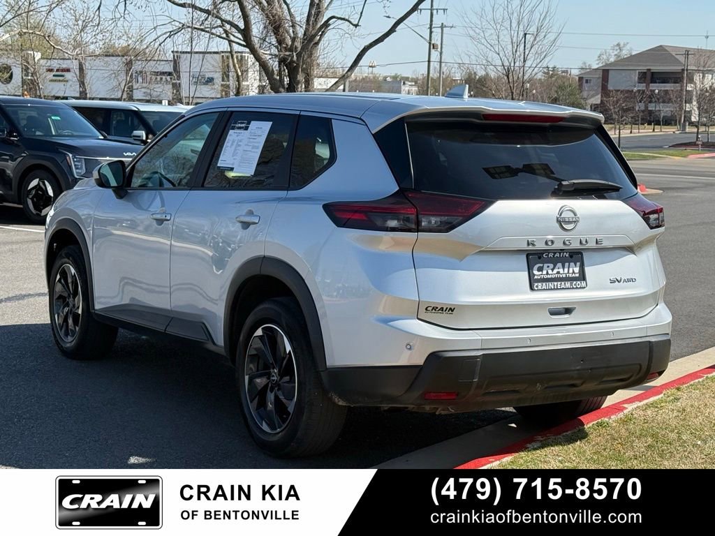Used 2024 Nissan Rogue SV AWD/4WD image 5