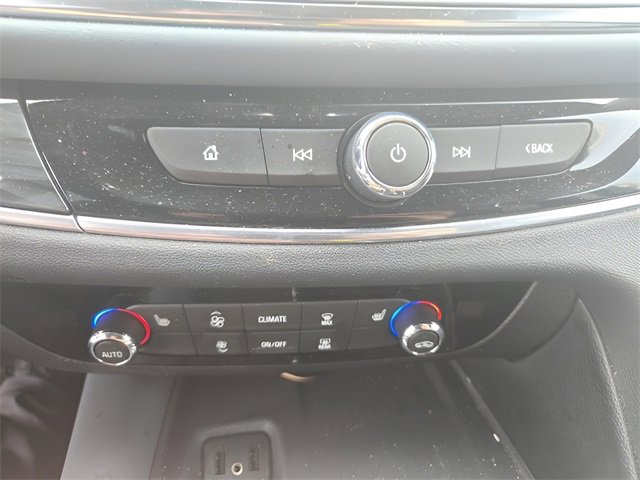 Used 2018 Buick Enclave Essence image 17