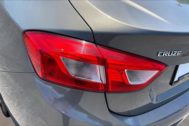 Used 2017 Chevrolet Cruze LT FWD image 21