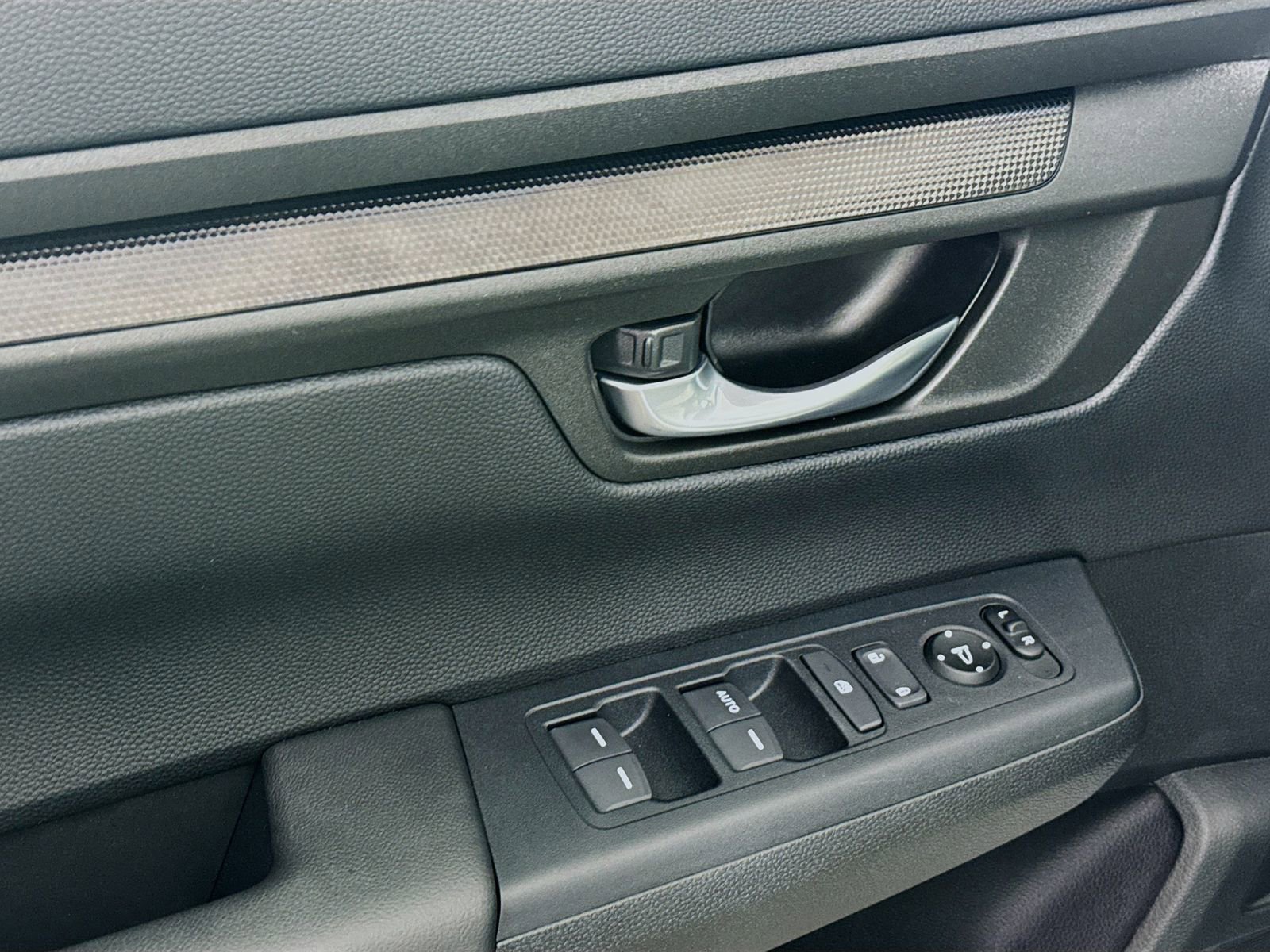 Used 2023 Honda CR-V LX image 9