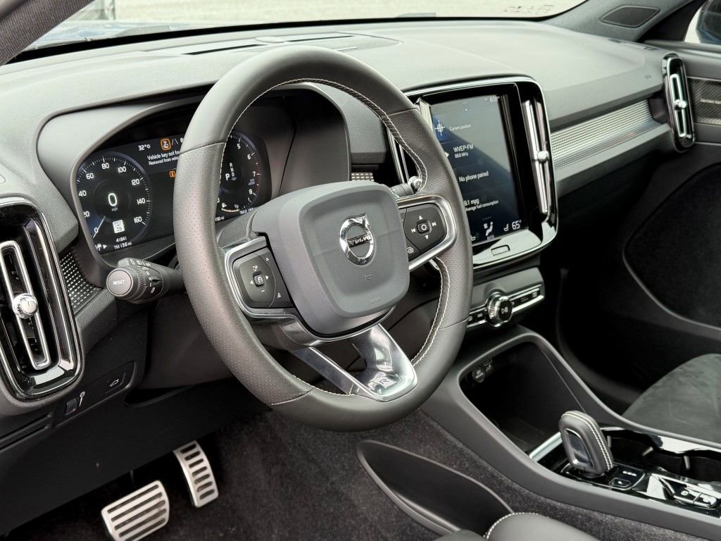 Used 2020 Volvo XC40 T5 R-Design w/ Protection Package Premier image 23