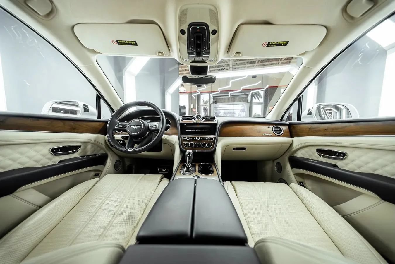 Used 2023 Bentley Bentayga AWD/4WD image 14