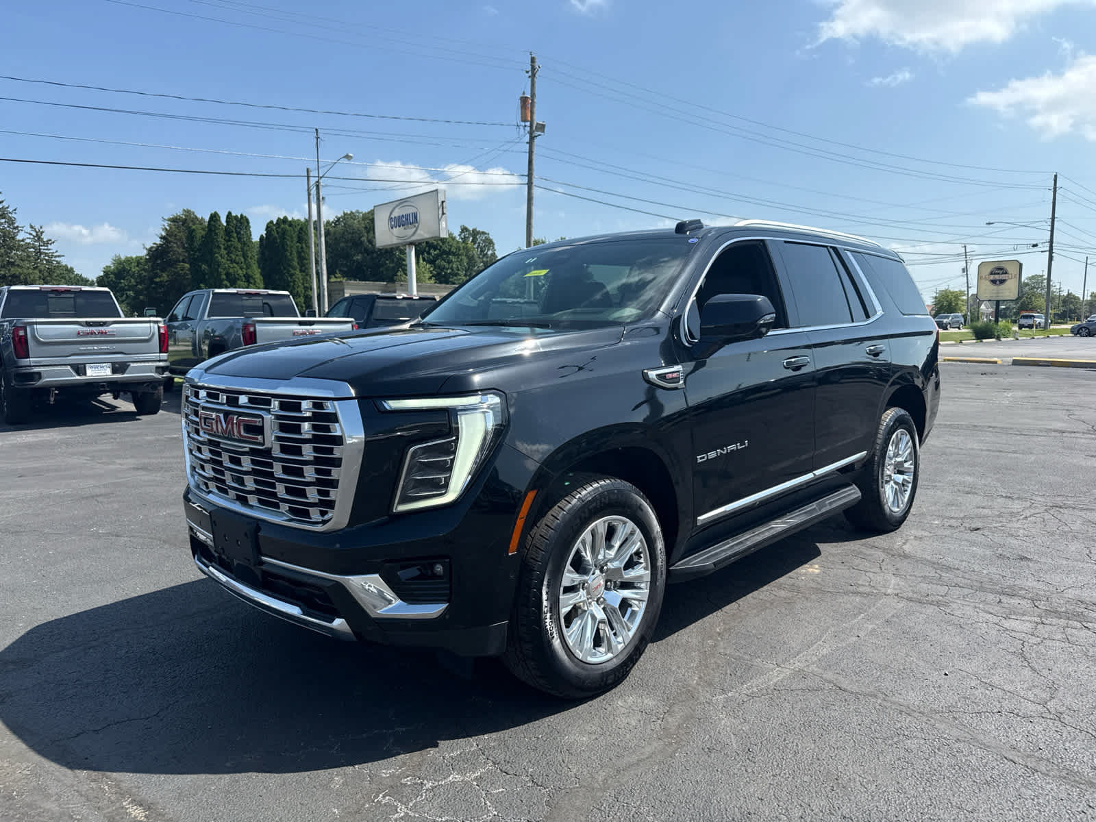 Used 2025 GMC Yukon Denali AWD/4WD image 1