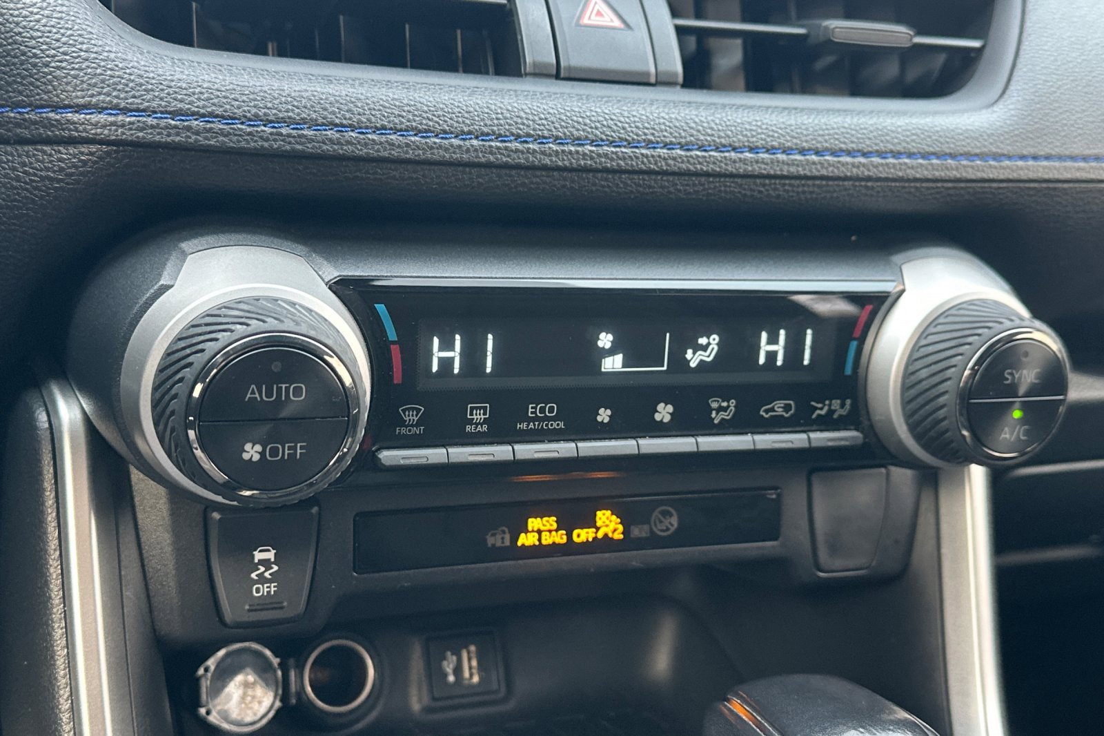 Used 2024 Toyota RAV4 SE image 28