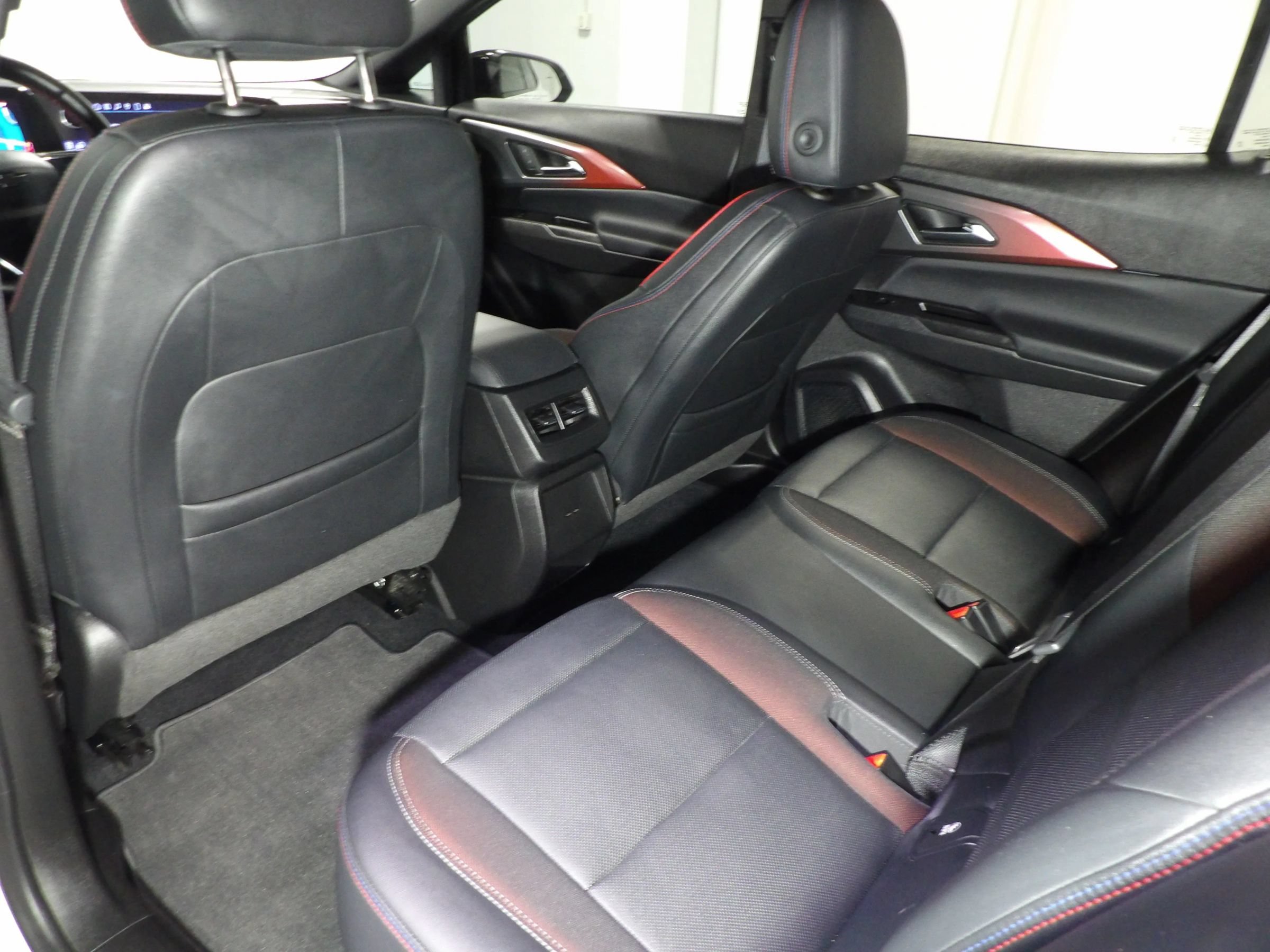 Used 2024 Chevrolet Equinox EV RS FWD image 15