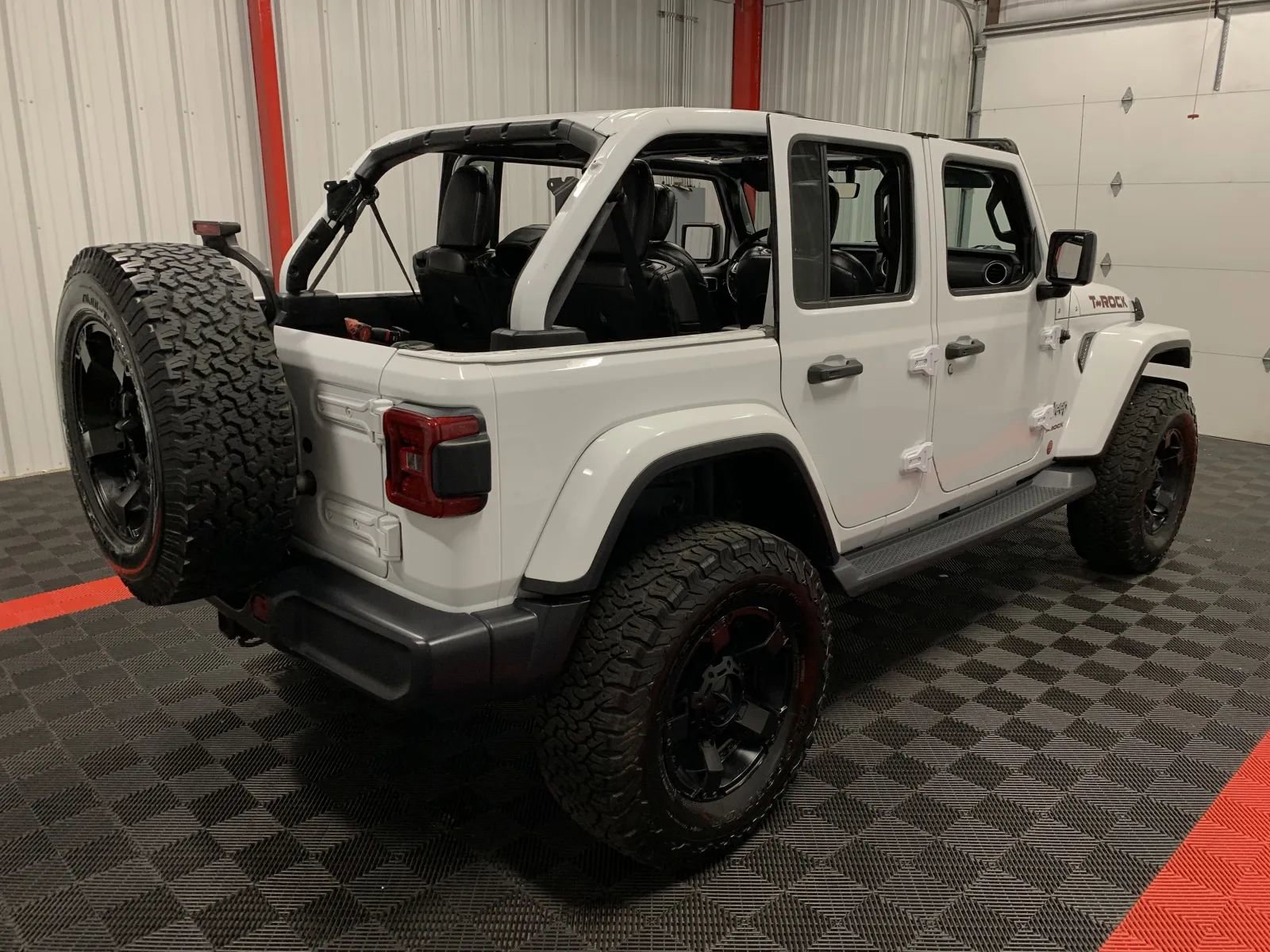 Used 2019 Jeep Wrangler Unlimited Sahara w/ Dual Top Group image 3