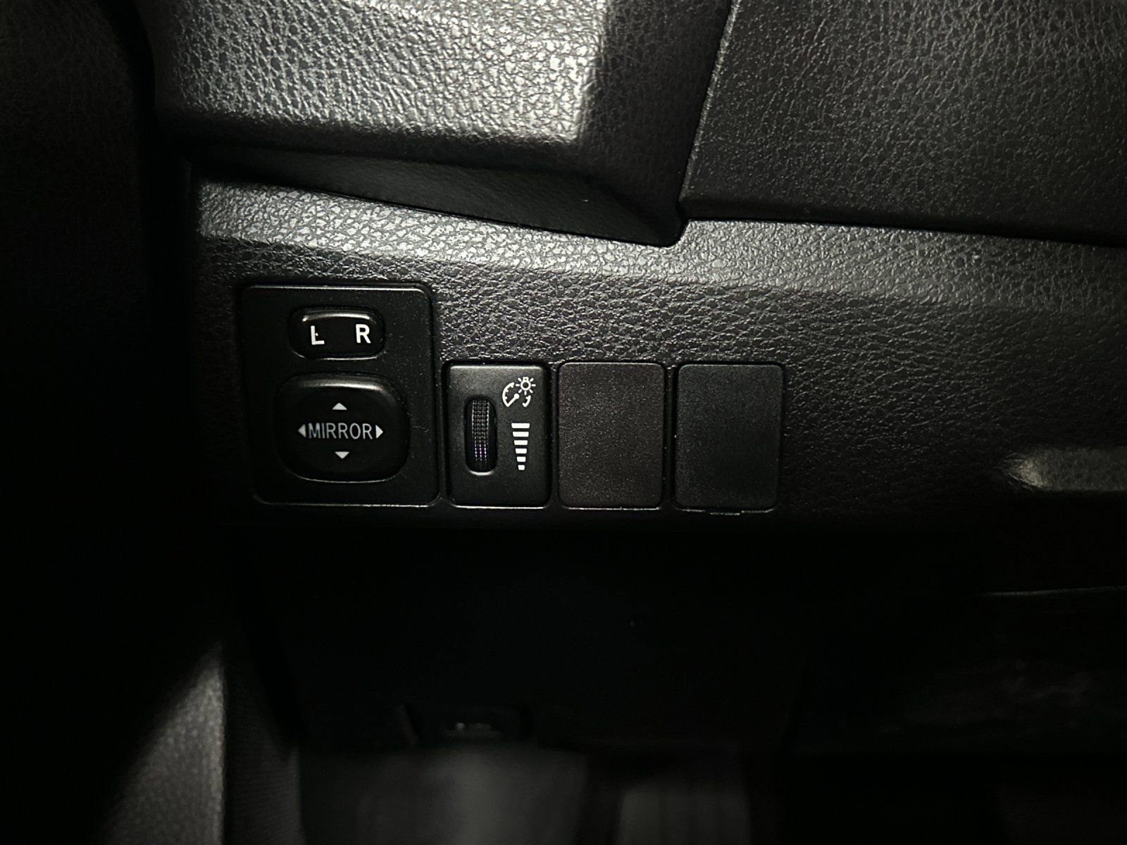 Used 2016 Toyota Corolla L image 24