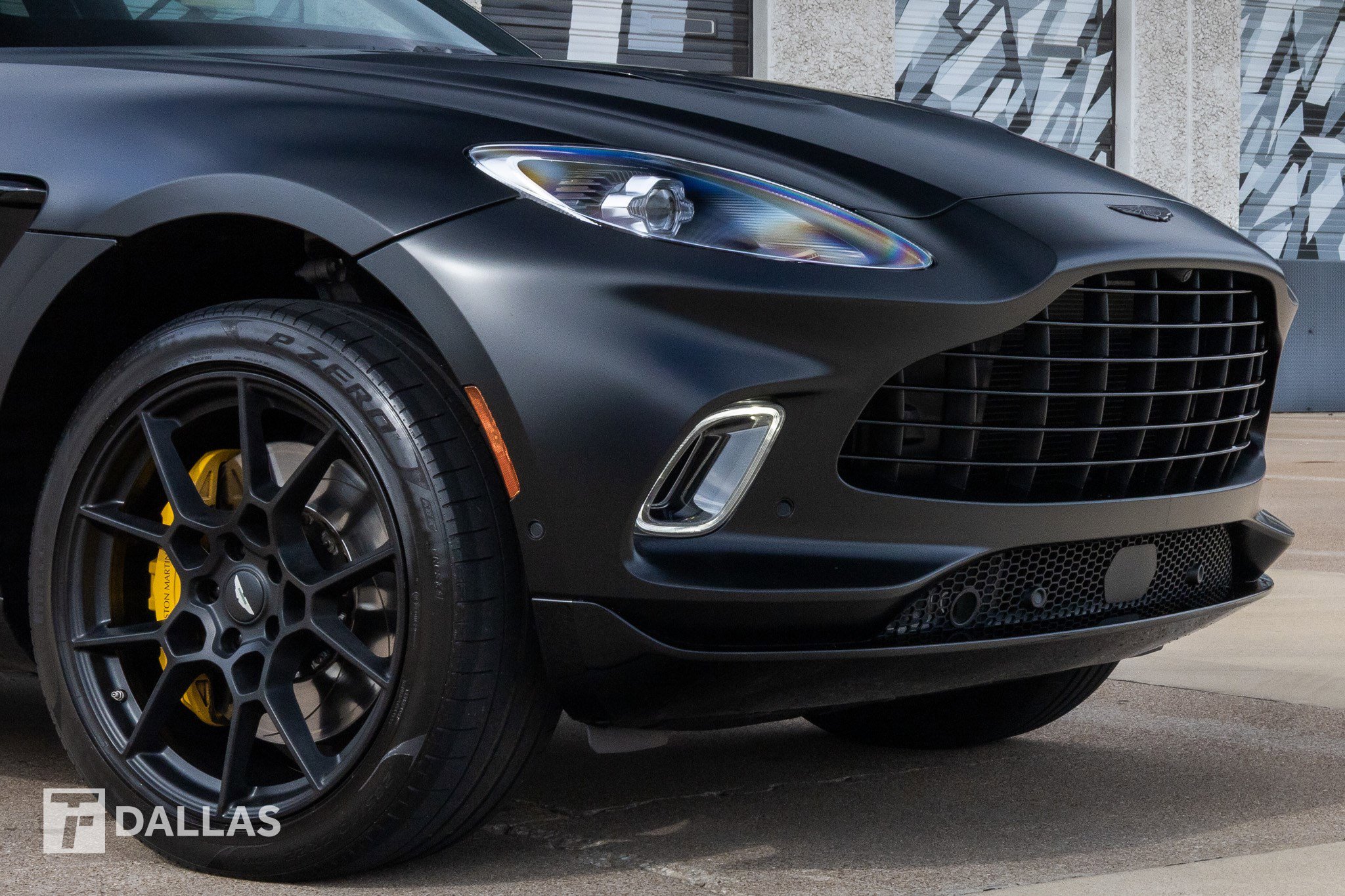 Used 2022 Aston Martin DBX image 2