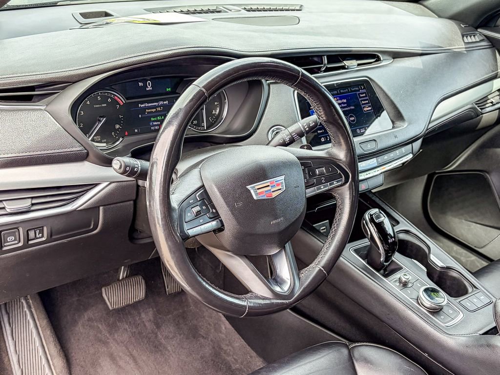 Used 2020 Cadillac XT4 Premium Luxury FWD image 40