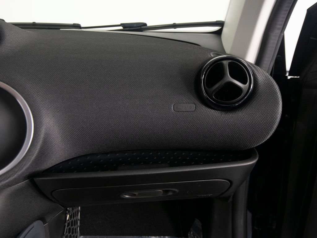 Used 2018 smart fortwo electric drive RWD image 31