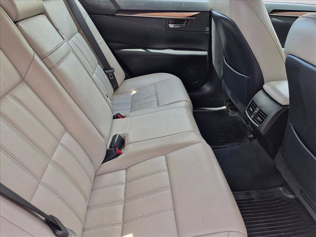 Used 2016 Lexus ES 350 w/ Luxury Package w/Wood Trim FWD image 18