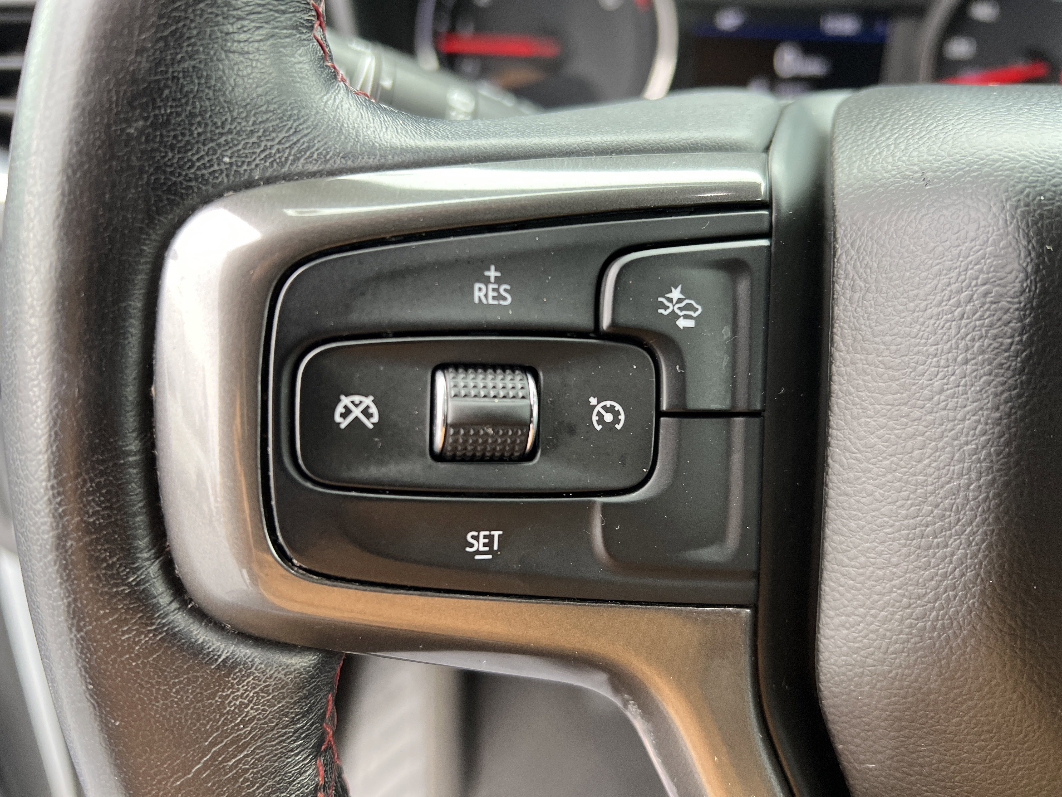 Used 2021 Chevrolet Suburban RST image 34