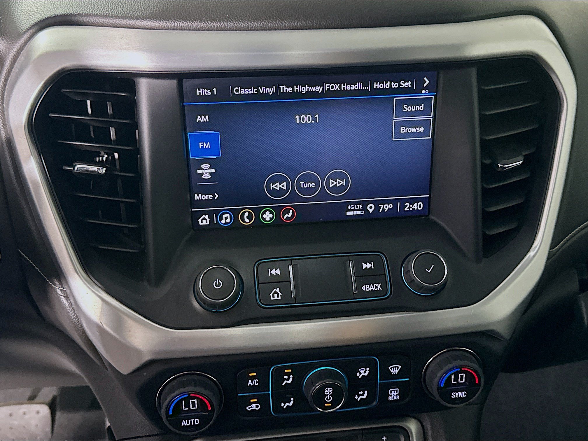 Used 2022 GMC Acadia SLE w/ Driver Convenience Package FWD image 18