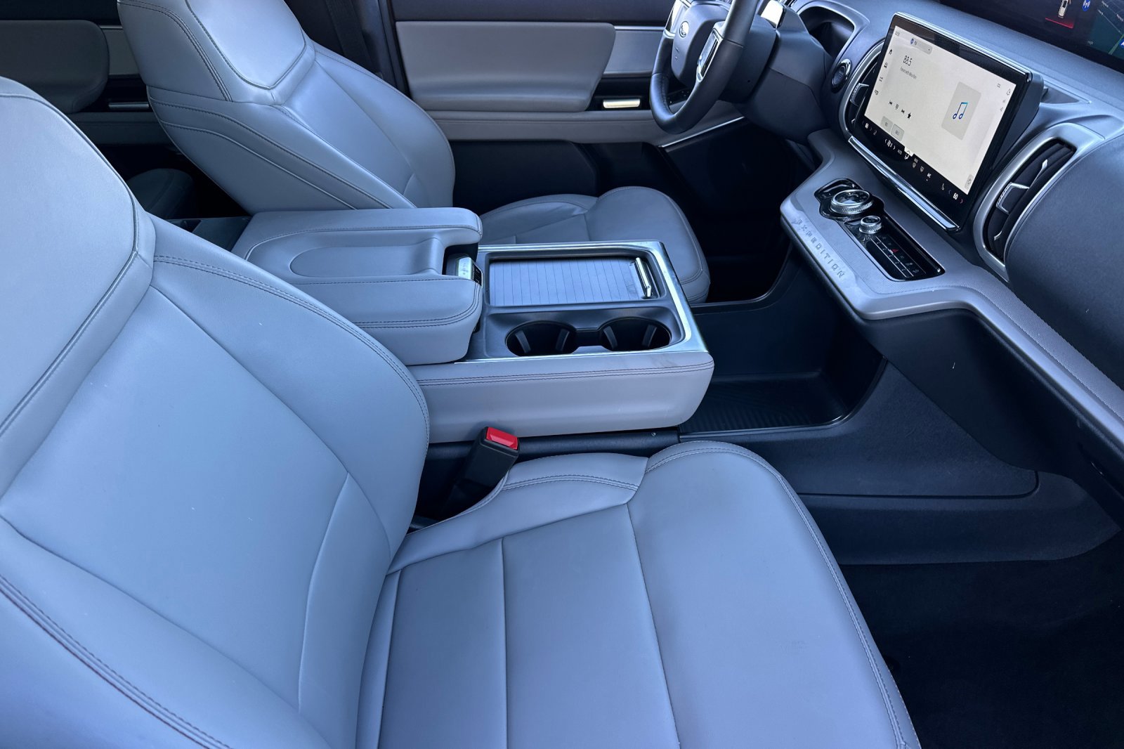 Used 2025 Ford Expedition Active image 16