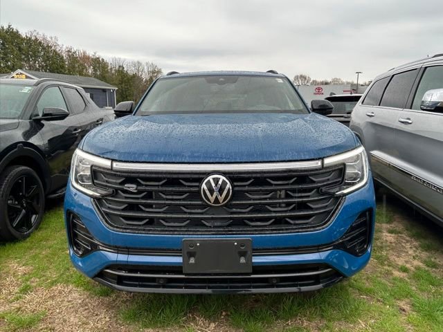 Used 2025 Volkswagen Atlas Cross Sport SEL R-Line AWD/4WD image 2