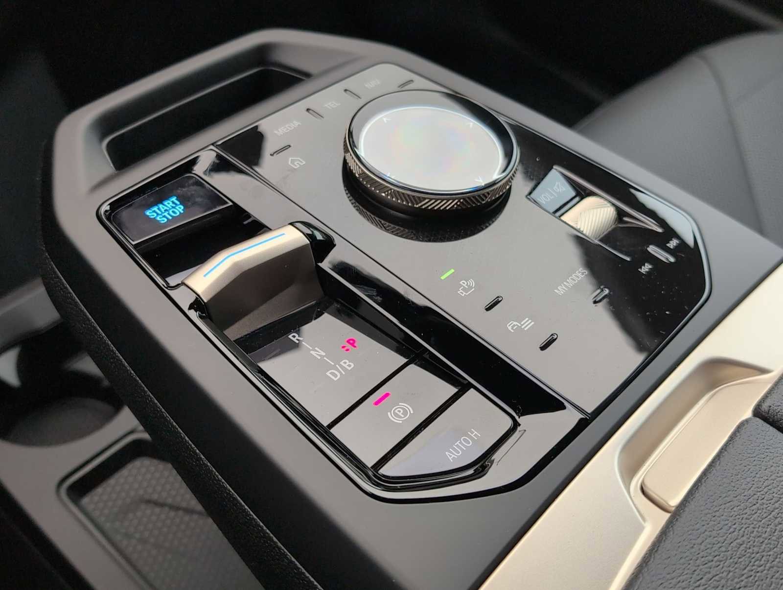 New 2026 BMW iX xDrive45 image 32