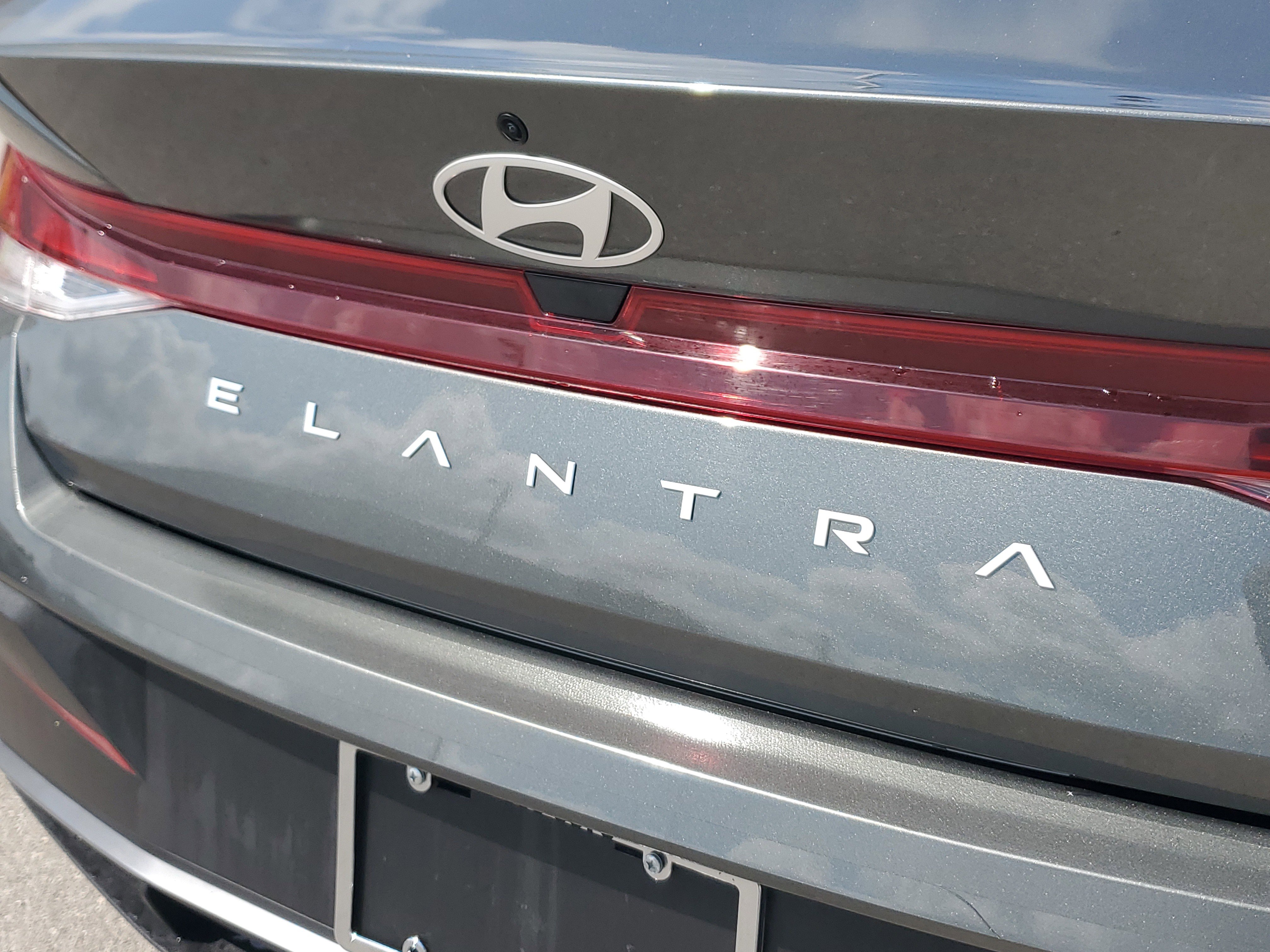 Used 2024 Hyundai Elantra SE FWD image 29
