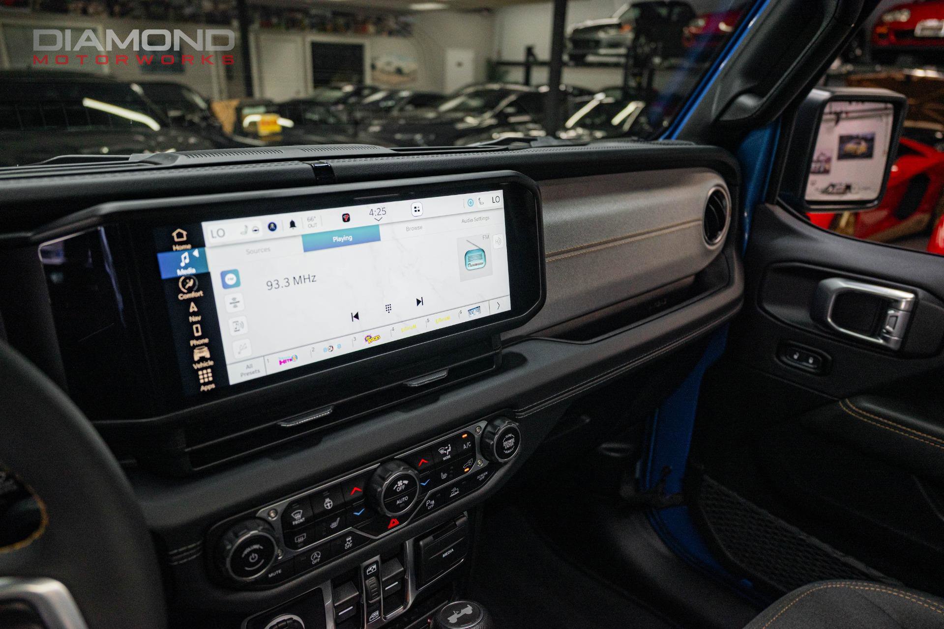 Used 2024 Jeep Wrangler Unlimited Sahara w/ Technology Group image 78