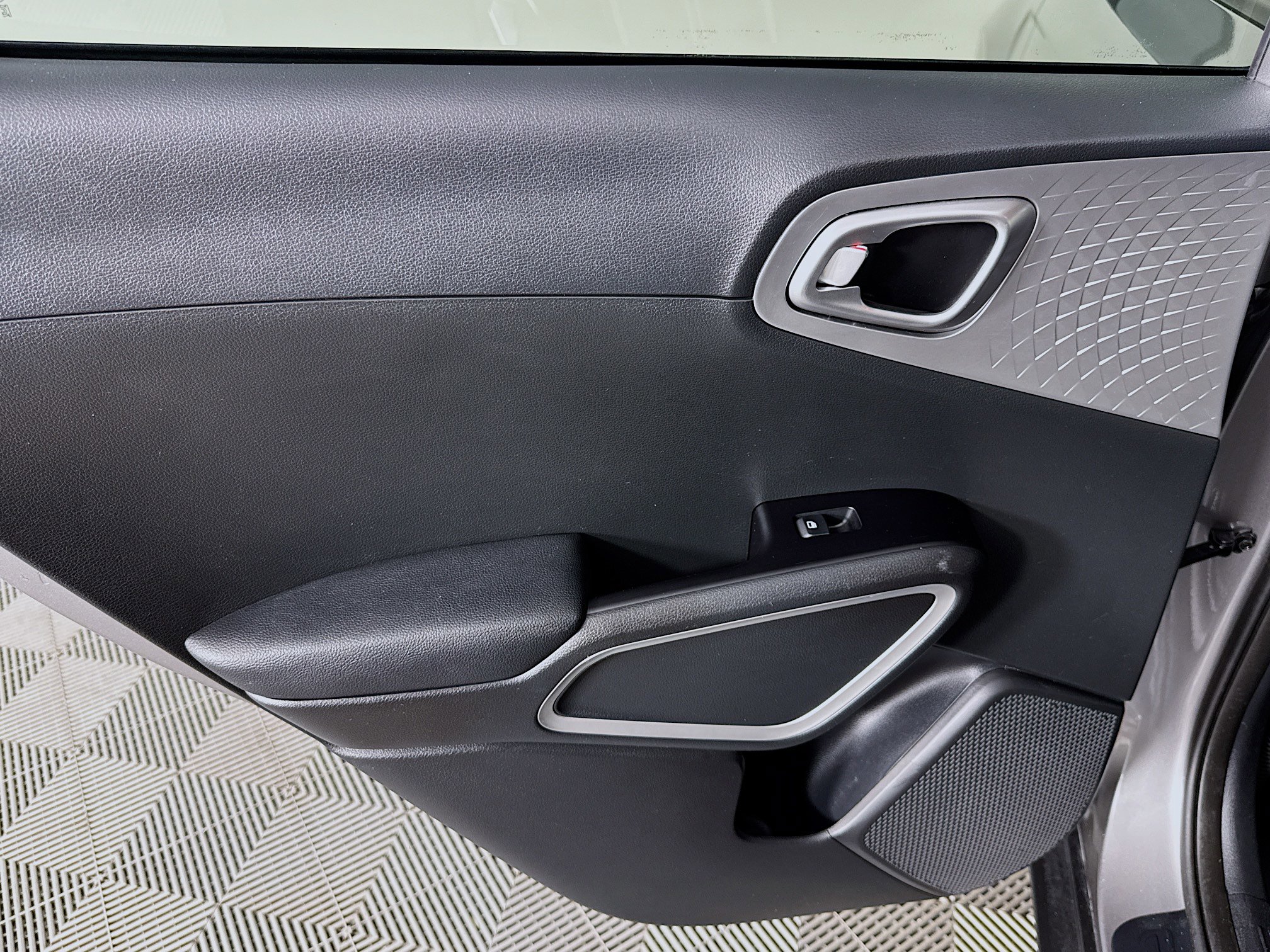 Used 2023 Kia Soul LX w/ LX Technology Package FWD image 24