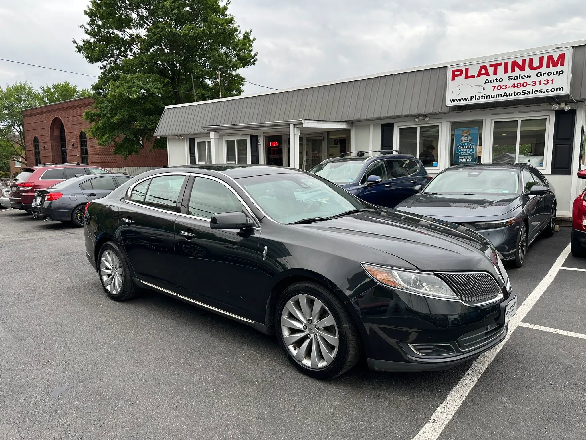 Used 2015 Lincoln MKS FWD image 1