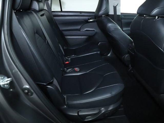 Used 2023 Toyota Highlander Limited image 33