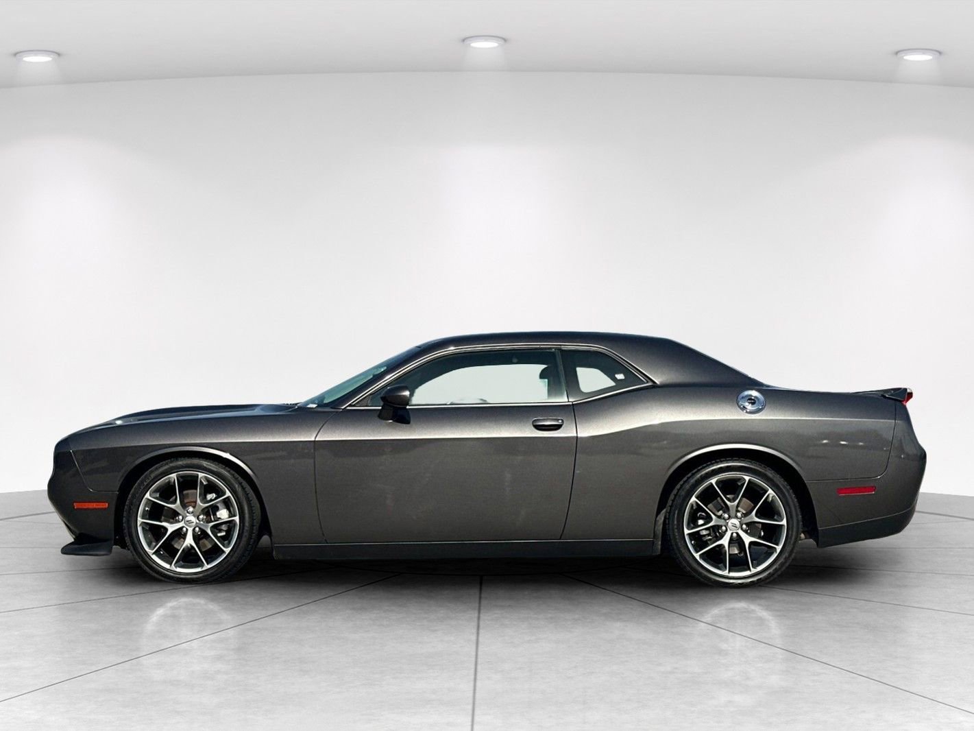 Used 2022 Dodge Challenger GT RWD image 3