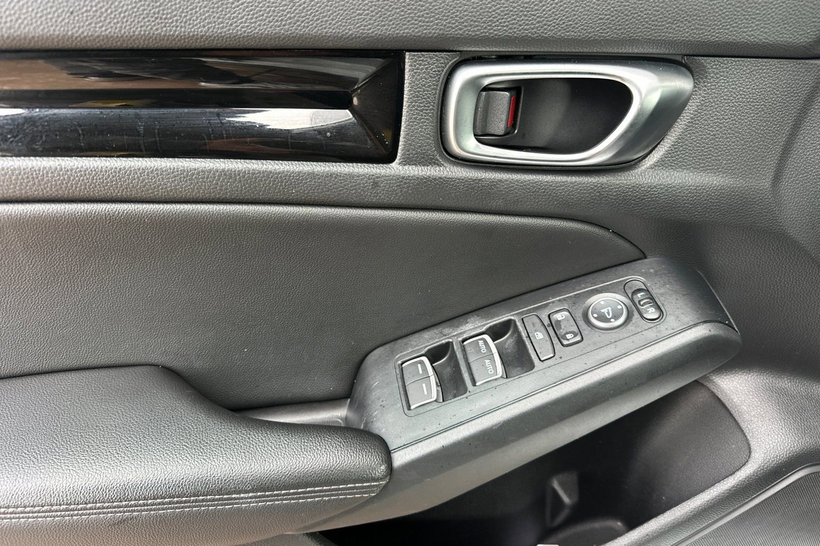 Used 2024 Honda Civic EX-L image 12