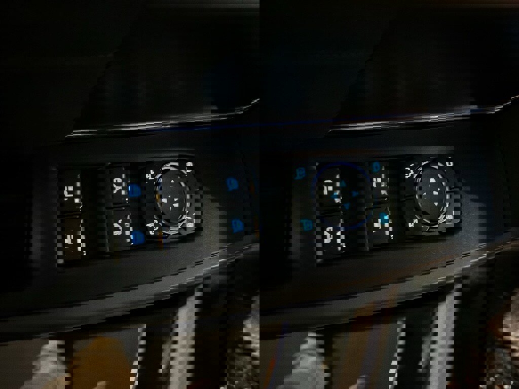 New 2025 Ford F150 Lariat w/ Equipment Group 501A Mid image 17