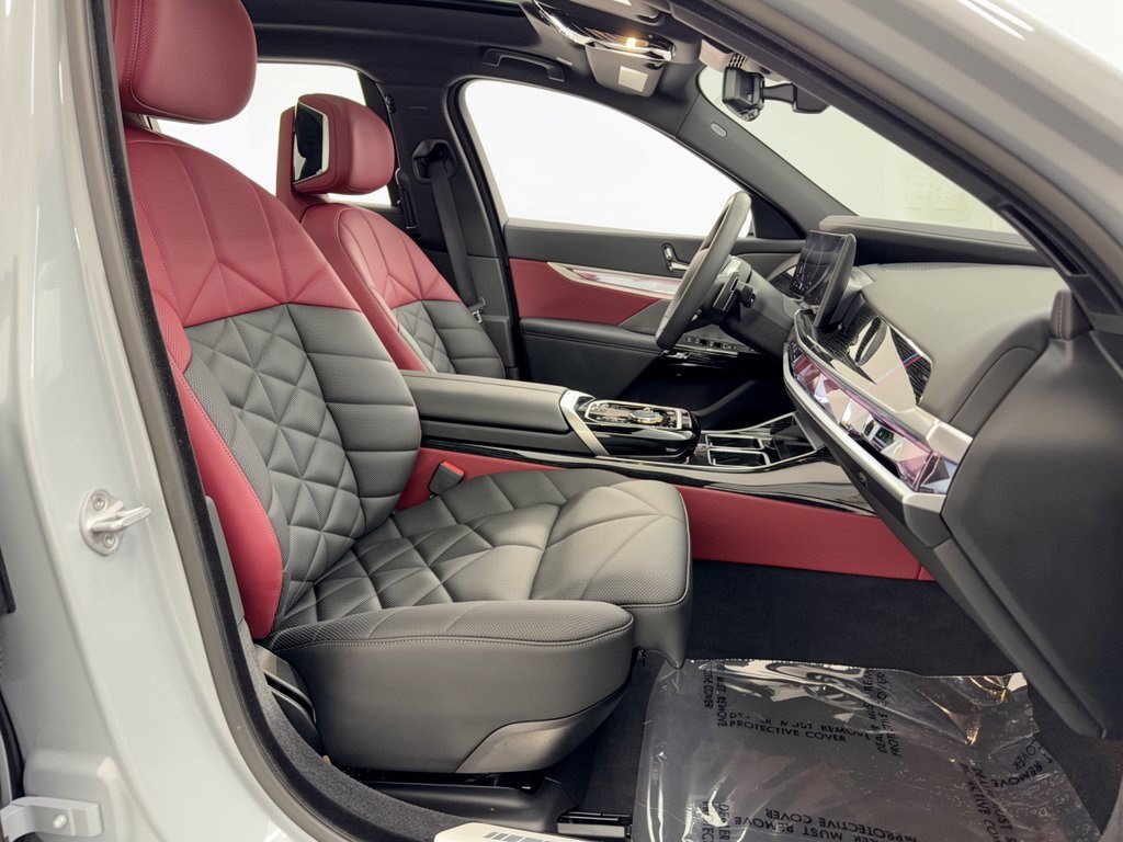 Certified 2026 BMW 740i RWD image 30