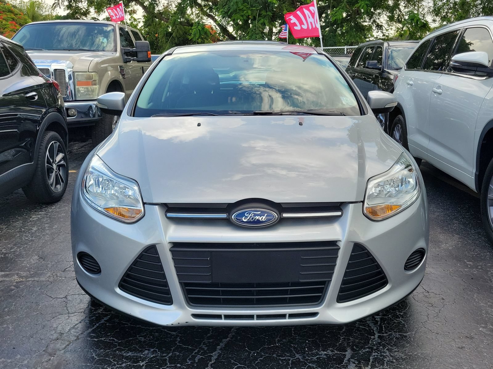 Used 2013 Ford Focus SE FWD image 2