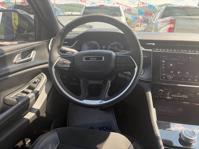 Used 2023 Jeep Grand Cherokee Altitude AWD/4WD image 17