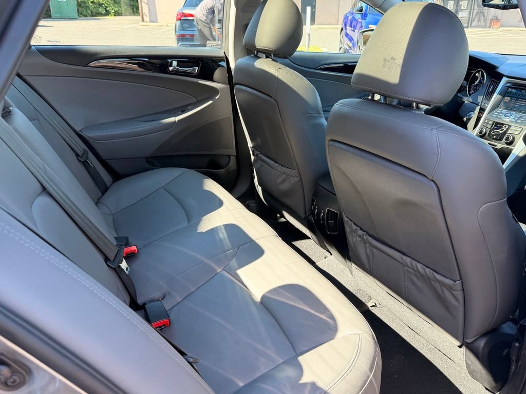 Used 2013 Hyundai Sonata Limited w/ Premium Pkg FWD image 16
