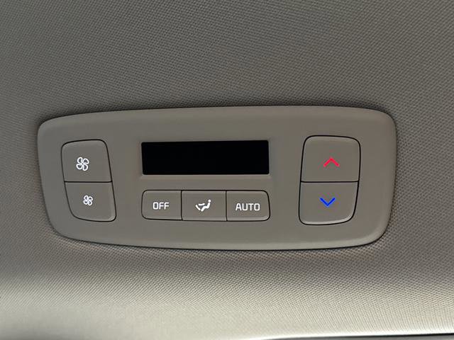 Used 2024 Kia Carnival EX image 32