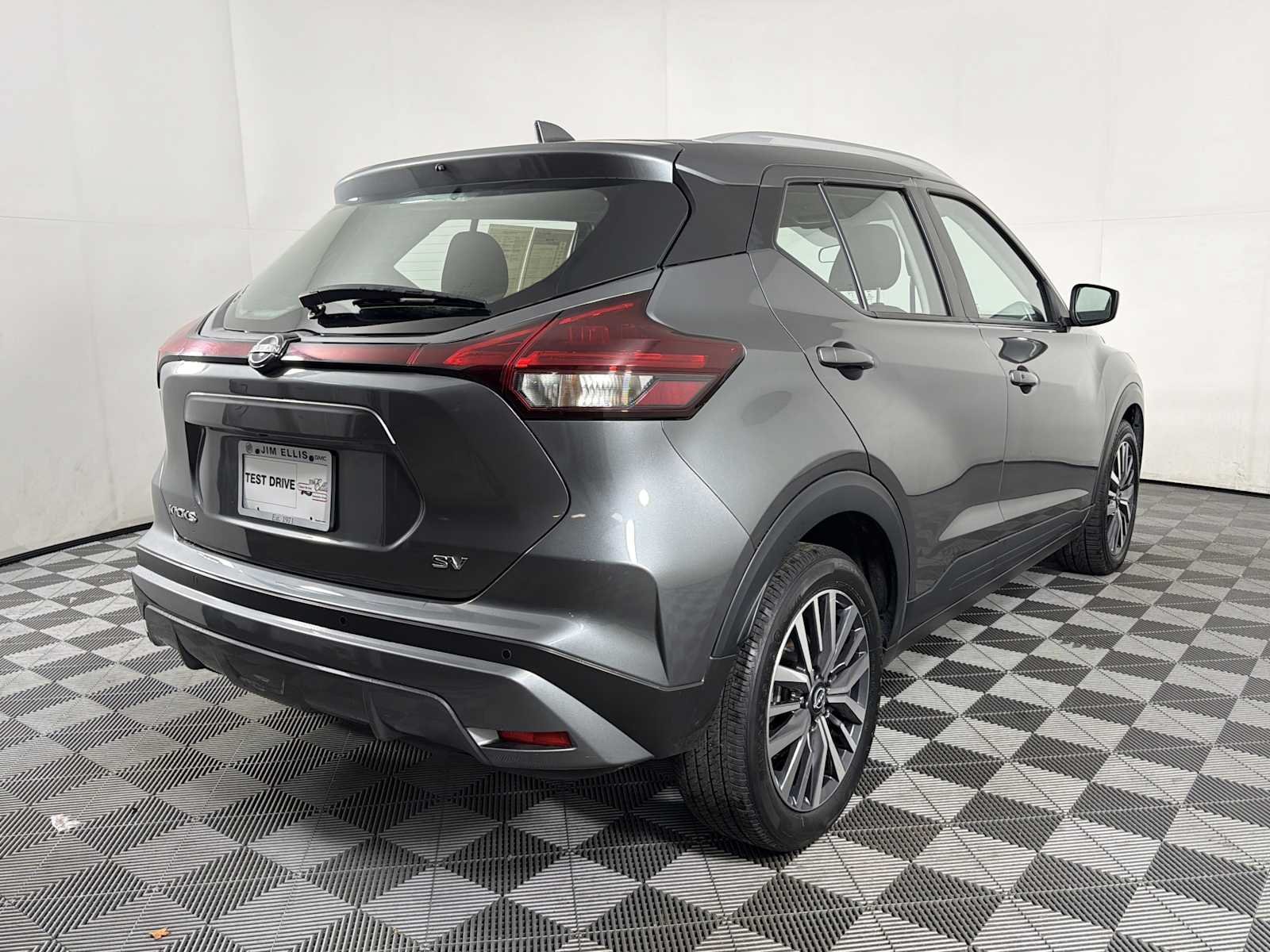 Used 2024 Nissan Kicks SV FWD image 6
