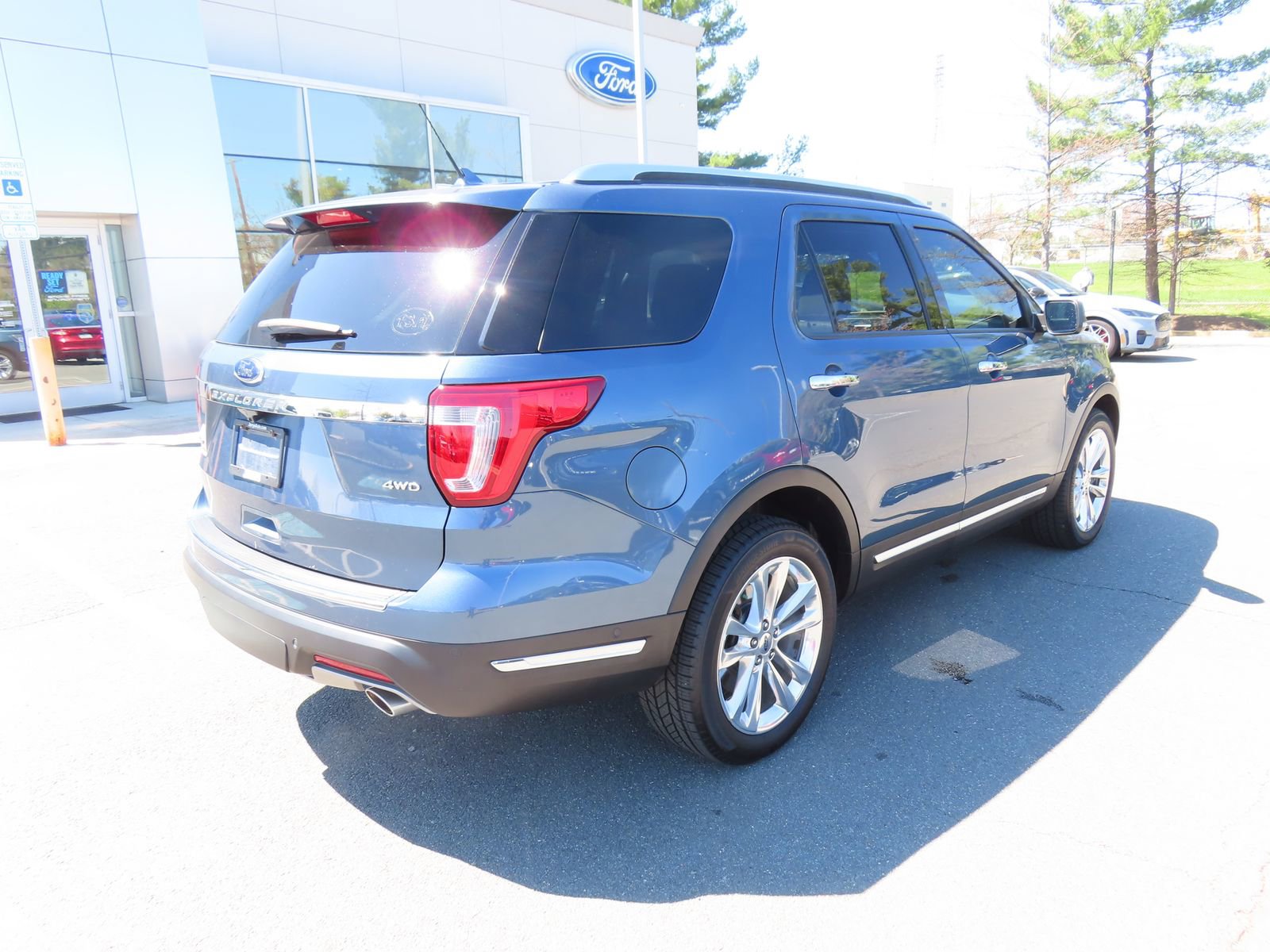 Used 2018 Ford Explorer Limited w/ Equipment Group 301A image 5