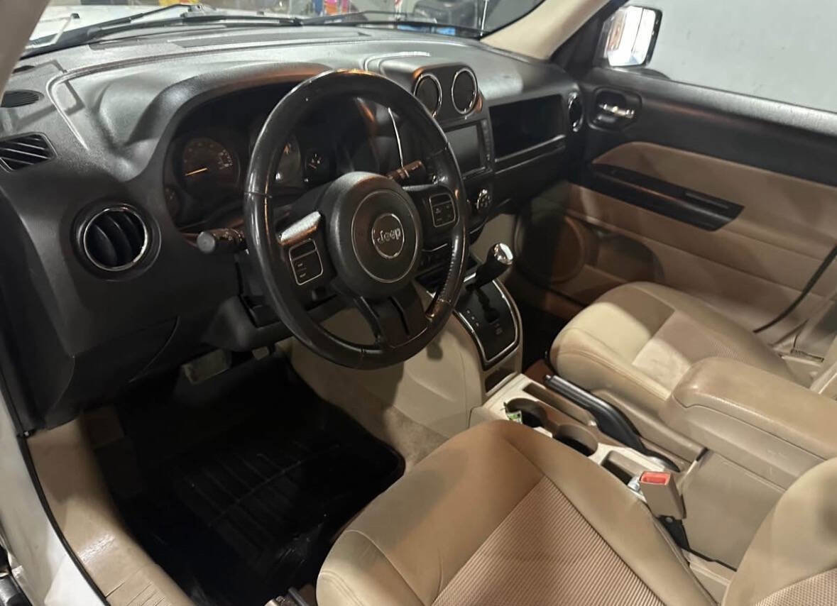 Used 2014 Jeep Patriot Latitude w/ Sun/Sound Group image 13