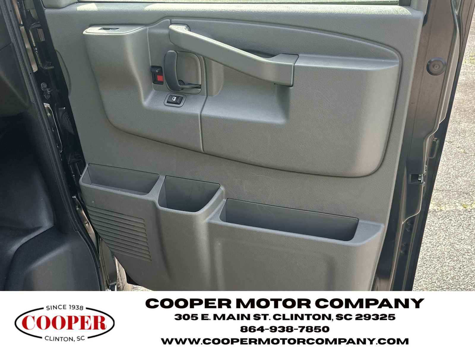 Used 2025 Chevrolet Express 3500 LS RWD image 14