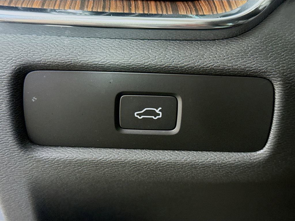 Used 2025 Volvo S60 B5 Plus AWD/4WD image 10