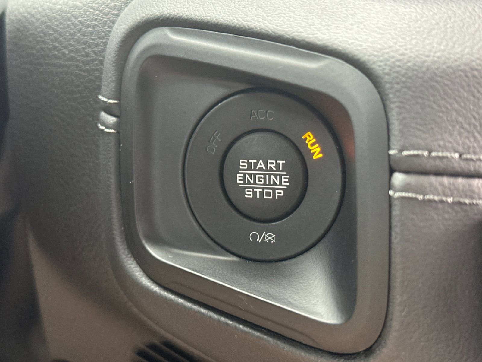 Used 2024 Jeep Wrangler Unlimited Sahara AWD/4WD image 21