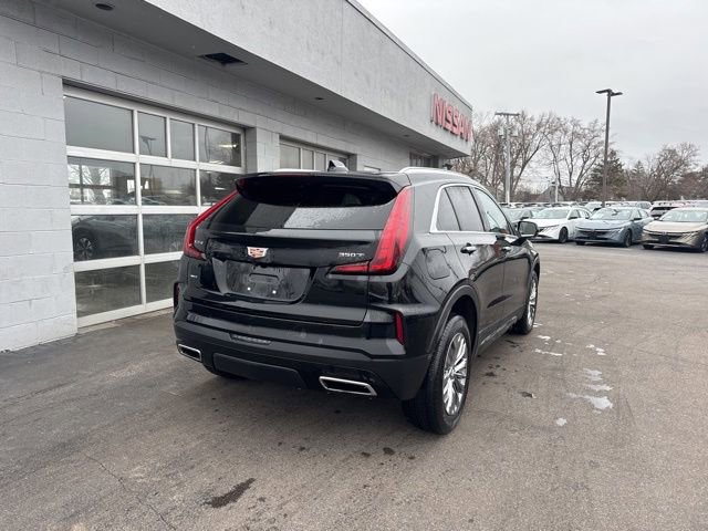 Used 2025 Cadillac XT4 Premium Luxury AWD/4WD image 2