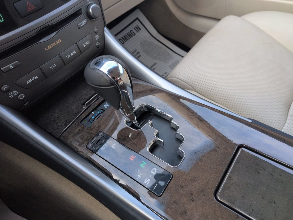 Used 2010 Lexus IS 250C RWD image 23