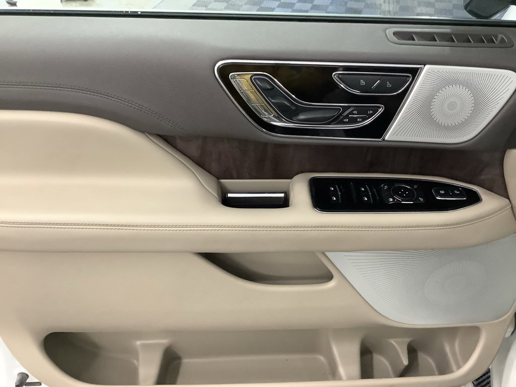 Used 2022 Lincoln Navigator Reserve image 10