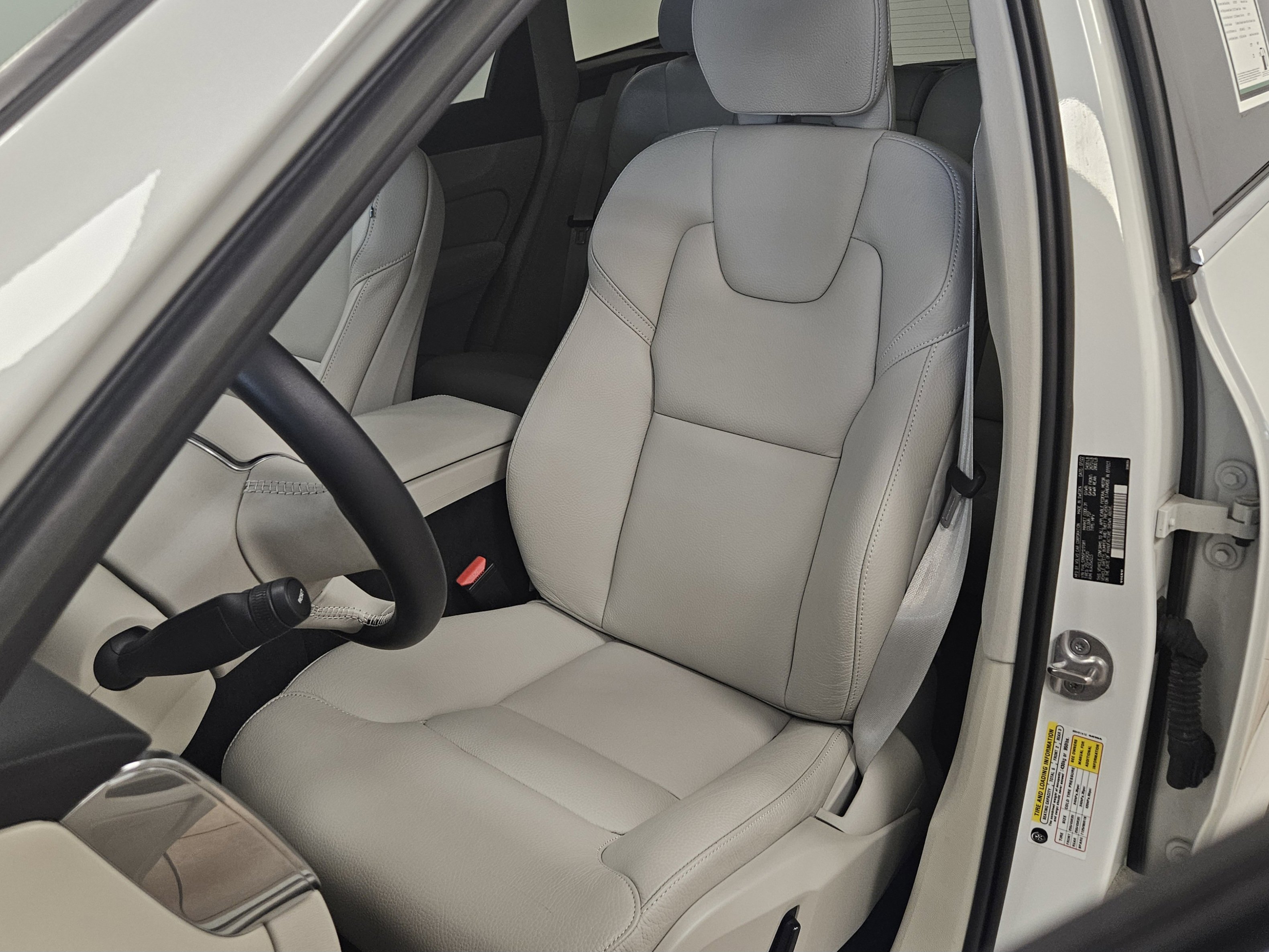 Used 2023 Volvo XC60 B5 Plus w/ Climate Package AWD/4WD image 35