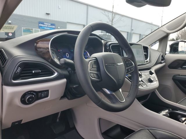 Used 2023 Chrysler Pacifica Limited image 20